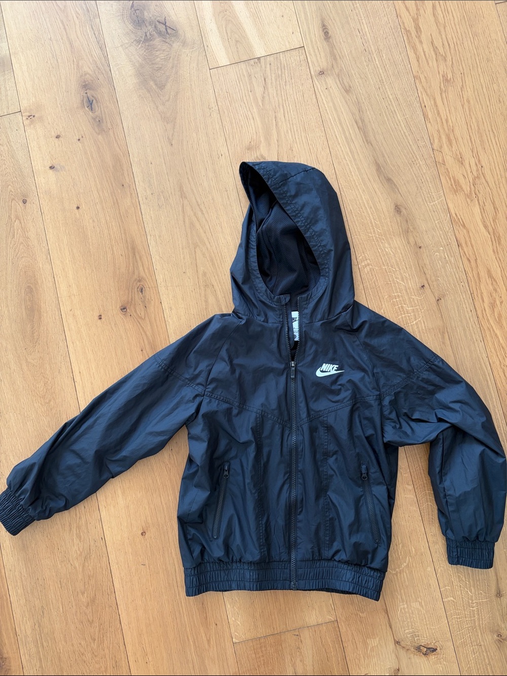 Boy’s Nike windbreaker. Size medium. Black.